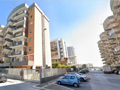 San Paolo  2 � Di costruzione pi� recente � il �San Paolo 2�, che rappresenta l�espansione della parte pi� moderna del rione verso la zona aeroportuale. A sud l�area confina con l�Ospedale San Paolo e con la zona di Santa Cecilia, attaccata al quartiere ma appartenente al comune di Modugno